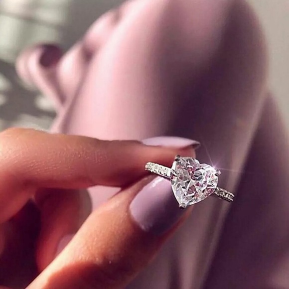 Jewelry - Delicate White Sapphire 925 Silver Love Heart Ring